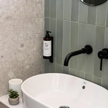 Coente Kiraly 51 * Budapest